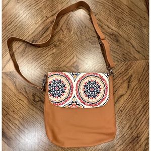 Studio Thirty One Crossbody Bag in Camel